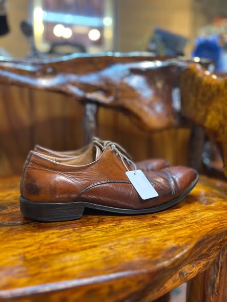 Florsheim derby, side view